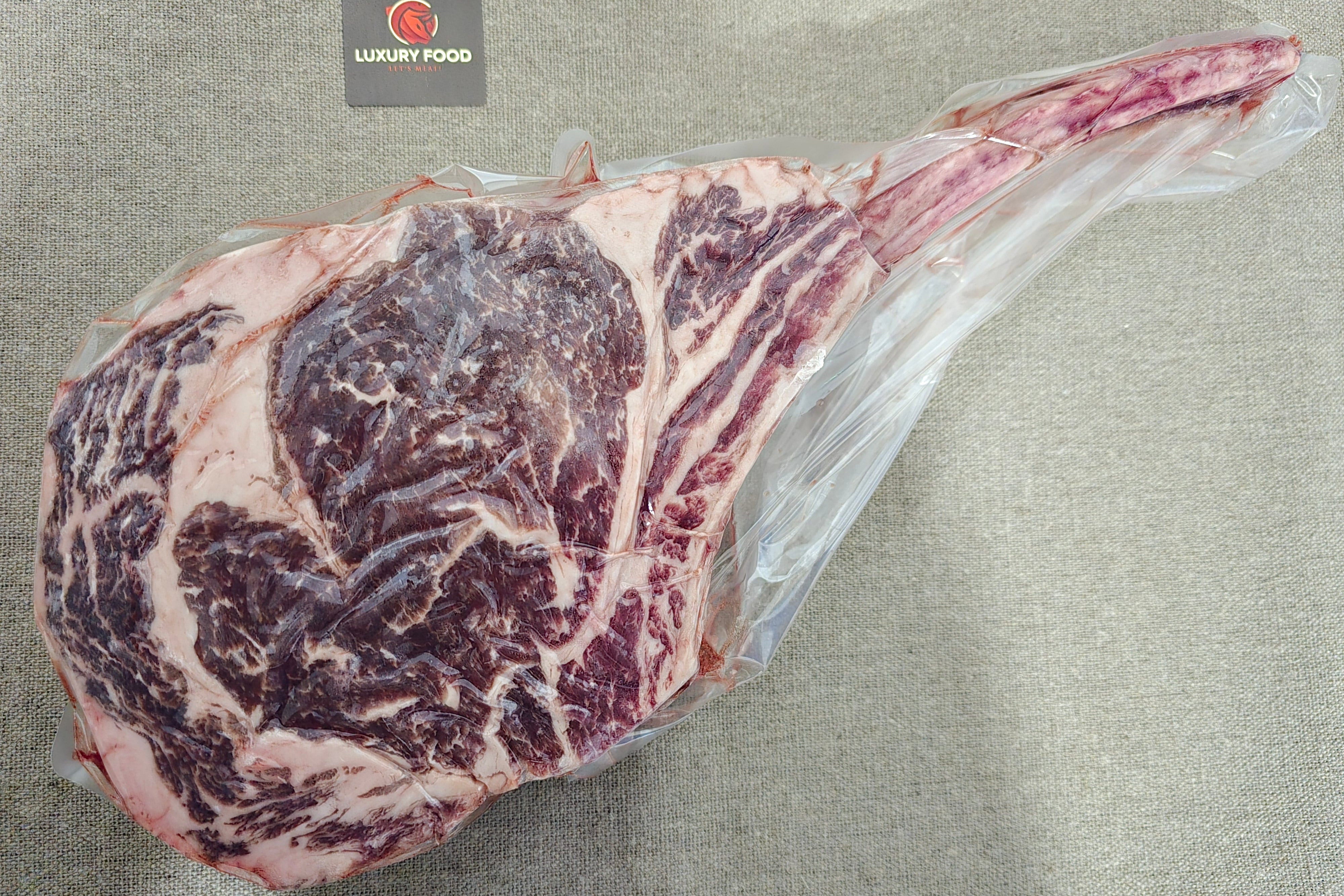 Oakey WAGYU Jautiena | Premium 350d maitinta grūdais „TomaHawk“ Antrekoto su kaulu steikas