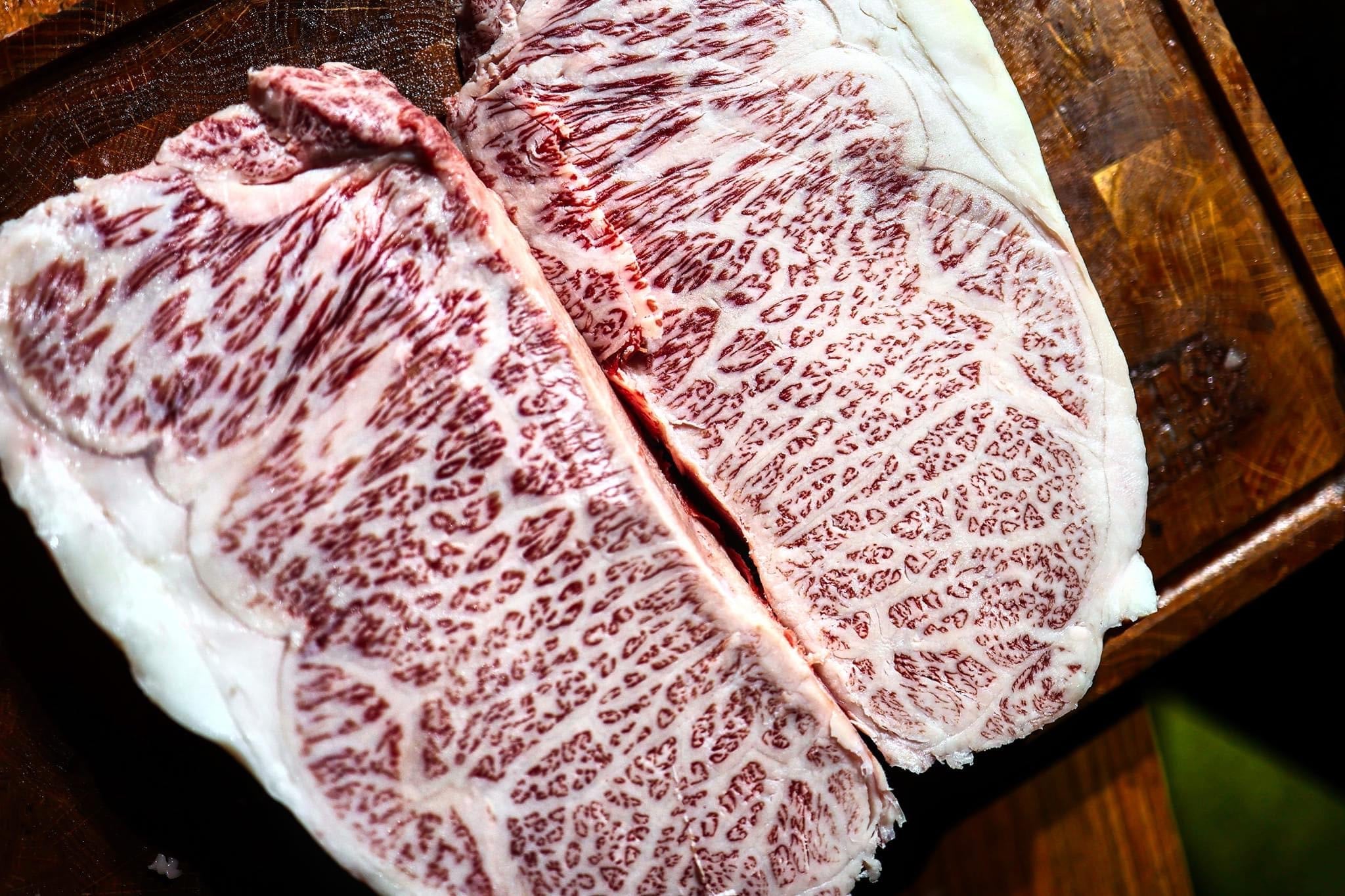 Miyazaki WAGYU Jautiena | A5+ BMS 10-12 „Striploin“ Nugarinės Steikas