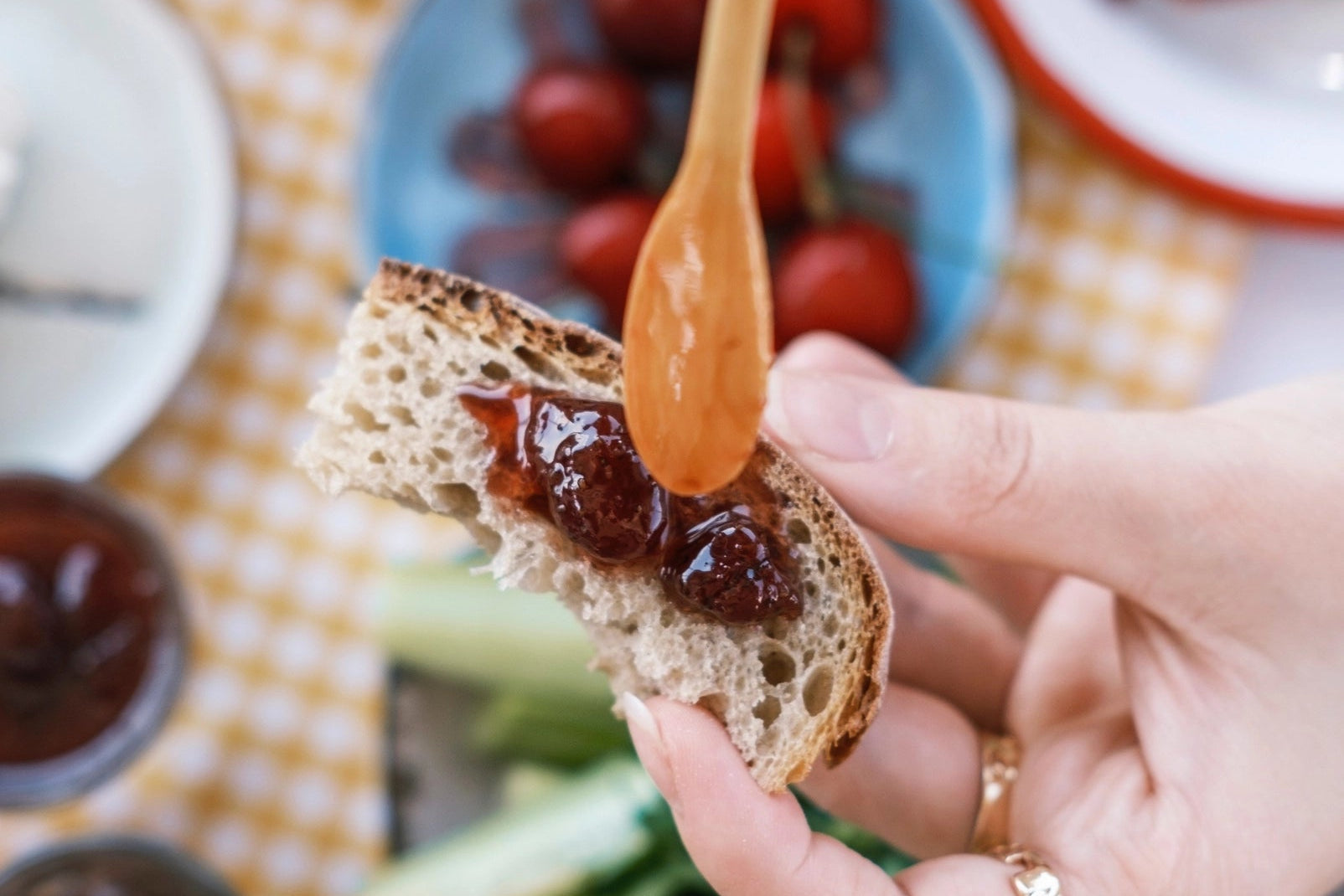 Raudonieji svogūnai su juoduoju triufeliu | 100 % pagaminta Italijoje 35g