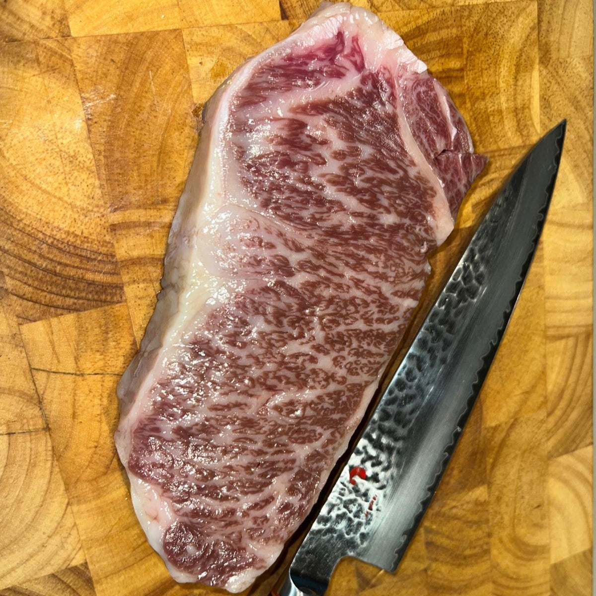 Wagyu A5+ Nugarinė su Paprikomis ir svogūnų laiškais