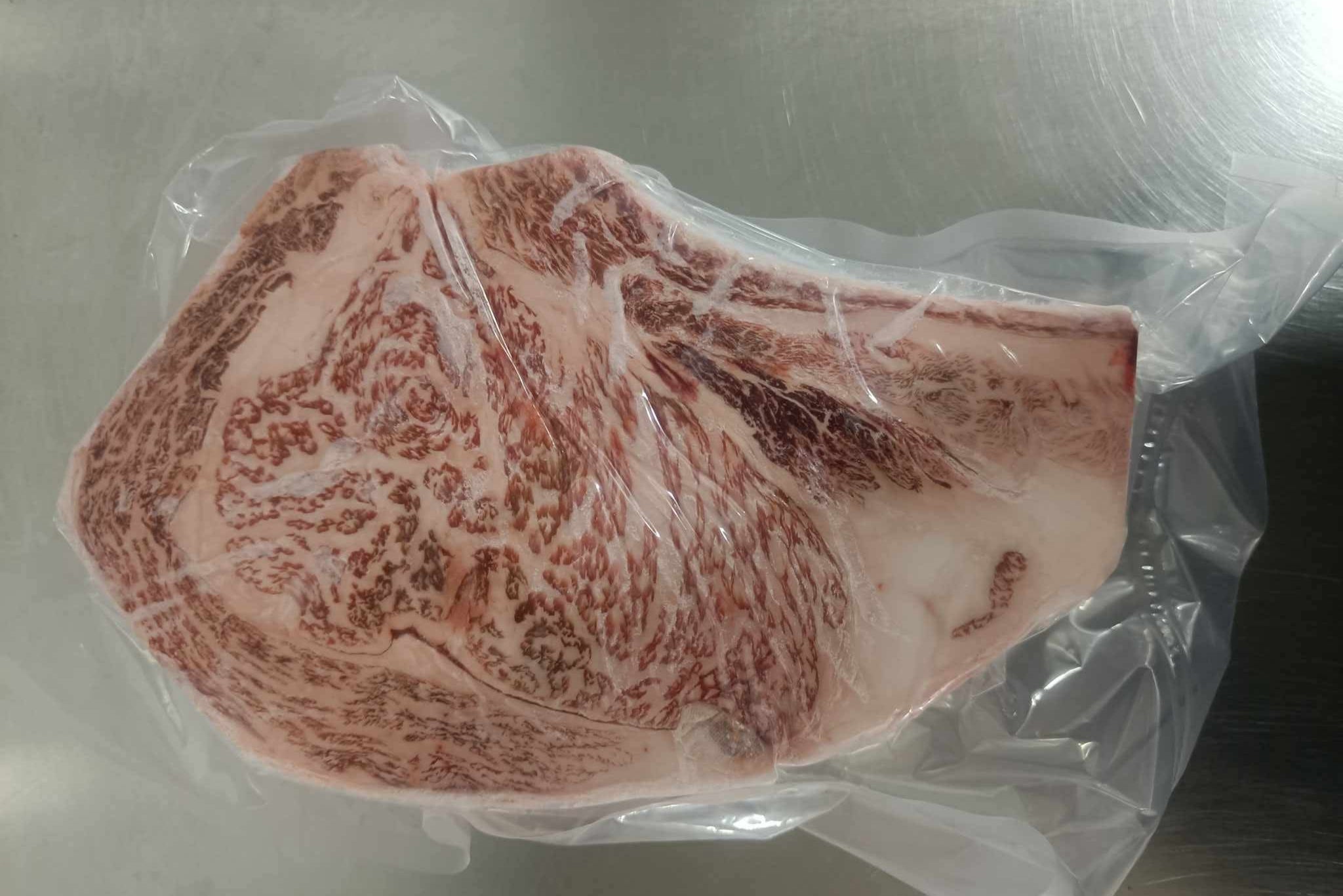 Kagoshima WAGYU Jautiena | A5 BMS 10 „Ribeye bone in“ Antrekoto su kaulu Steikas