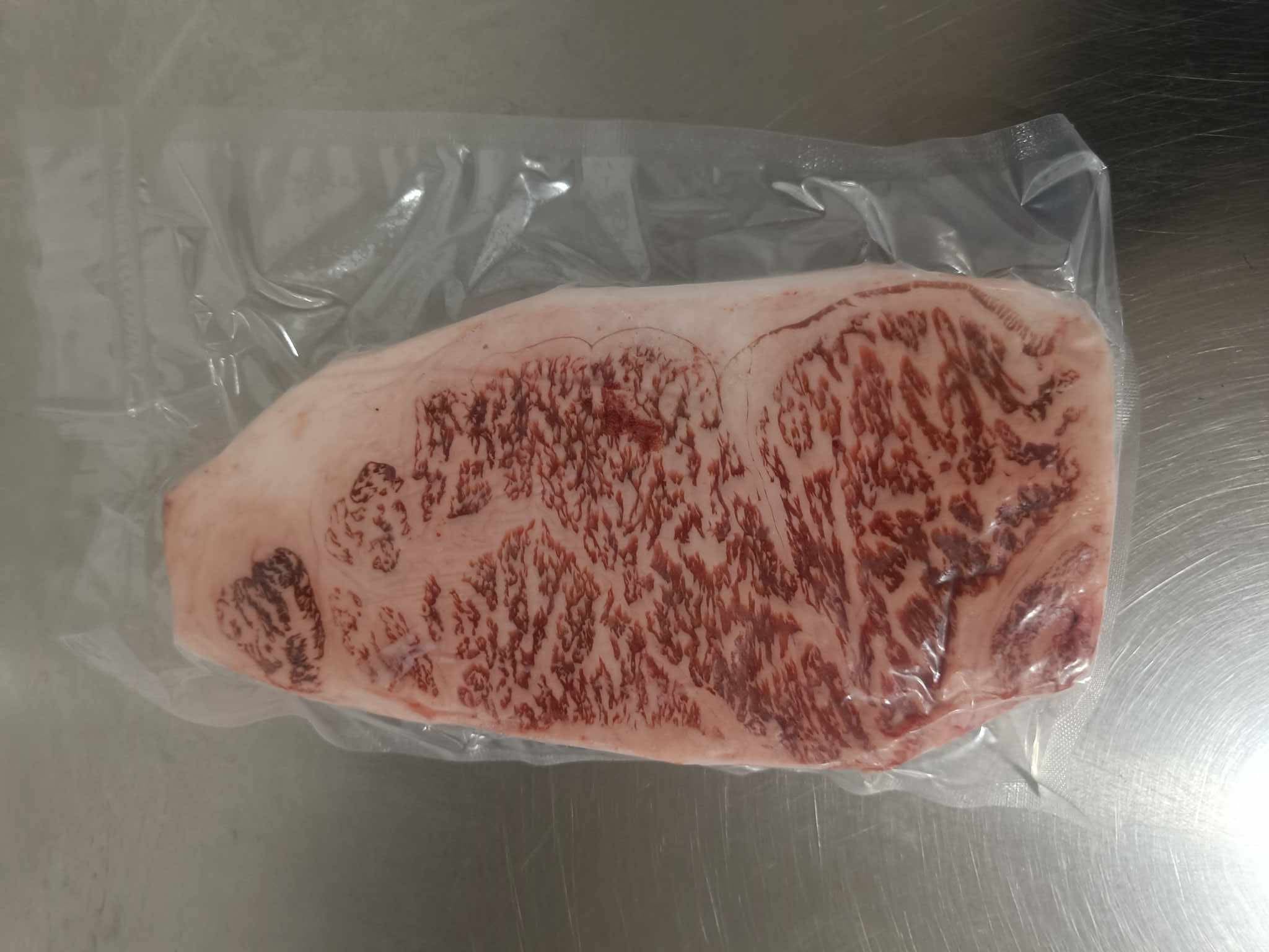 Kagoshima WAGYU Jautiena | A5+ BMS 10-12 „Striploin“ Nugarinės Steikas