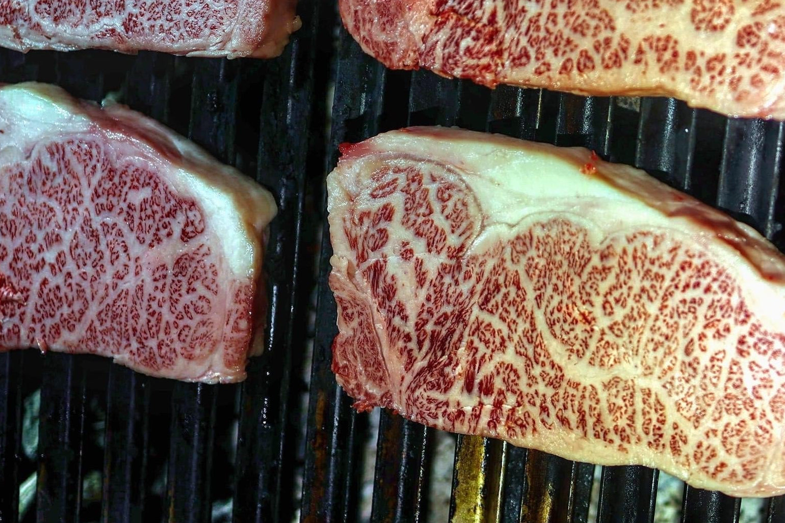 Miyazaki WAGYU Jautiena | A5+ BMS 10-12 „Striploin“ Nugarinės Steikas